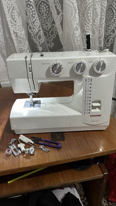 Машинка швейная