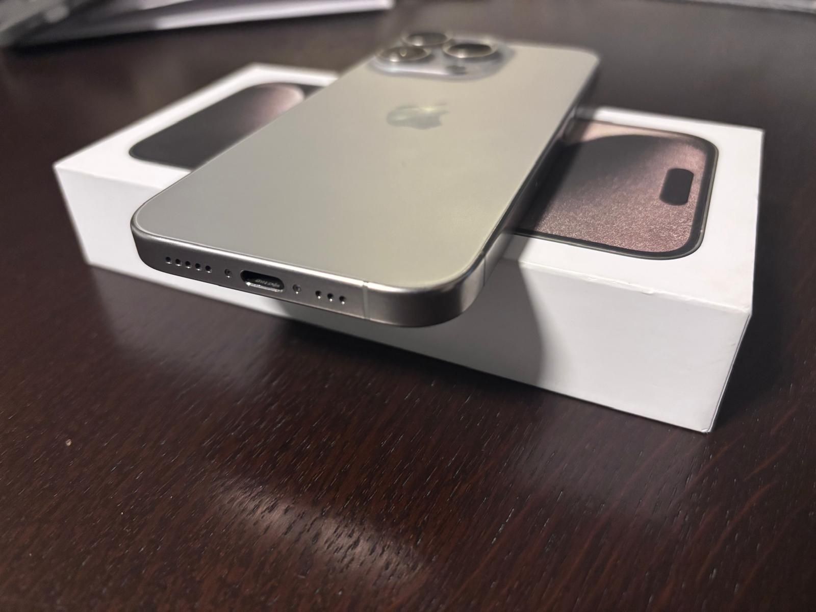 Iphone 15 PRO, 256 GB, garanție iStyle 12/2025,vând sau schimb