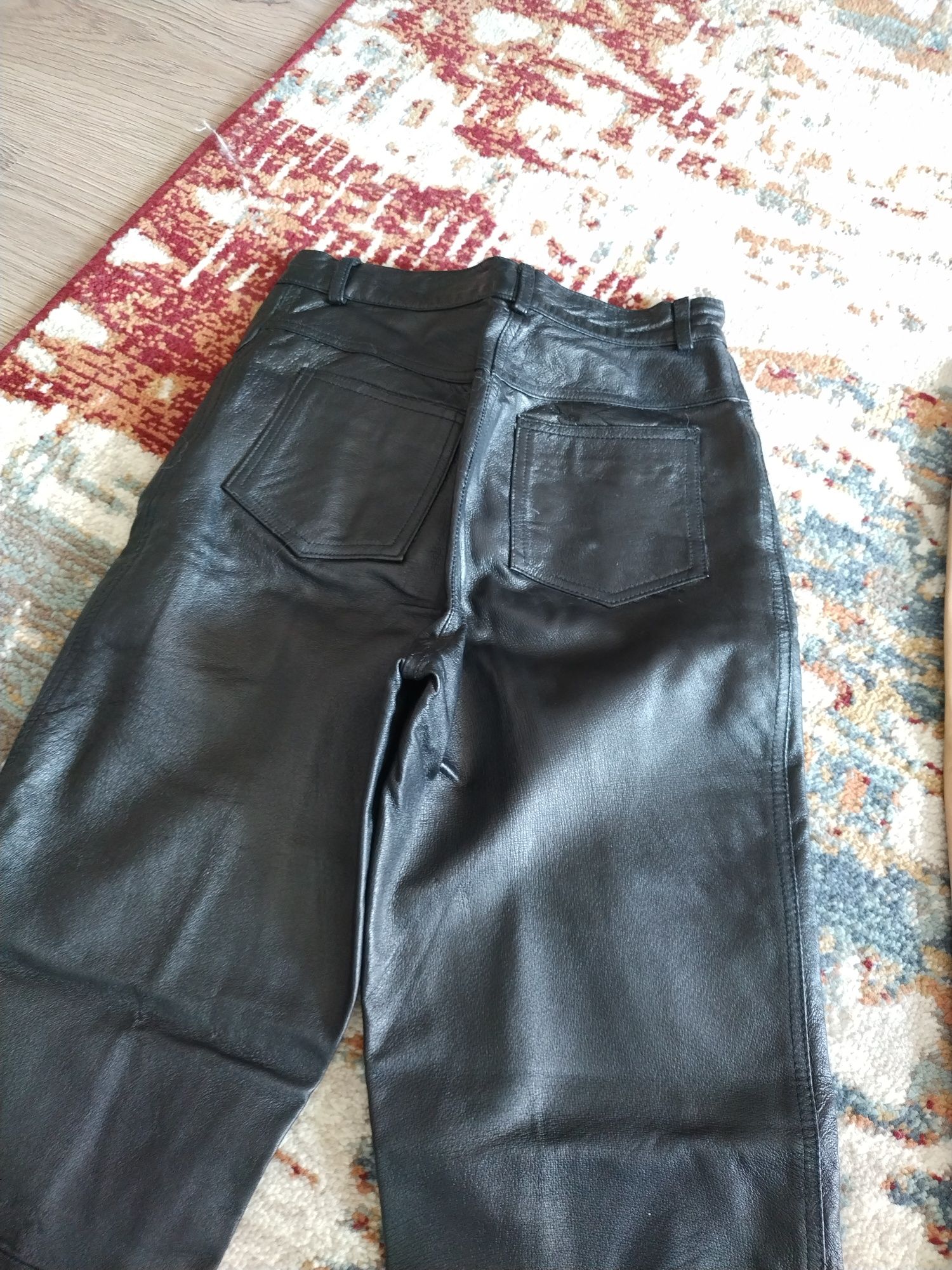 Pantaloni piele marime 36