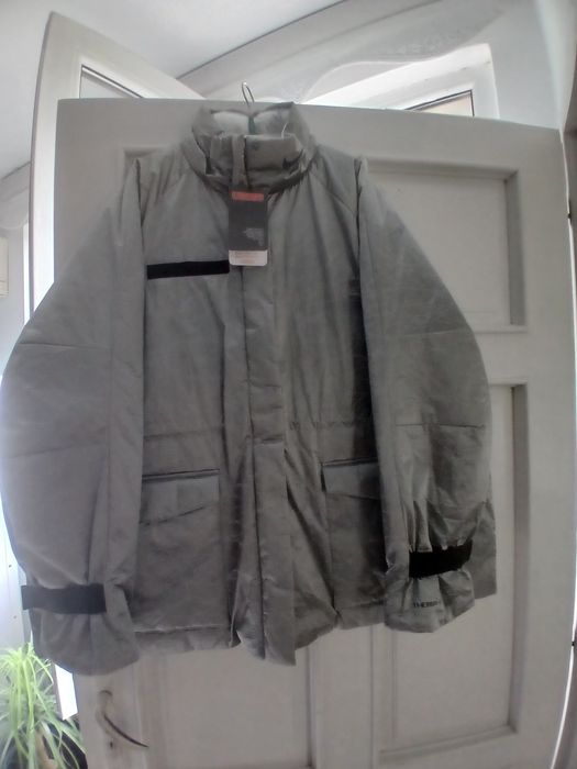 Дамско сиво яке Найк