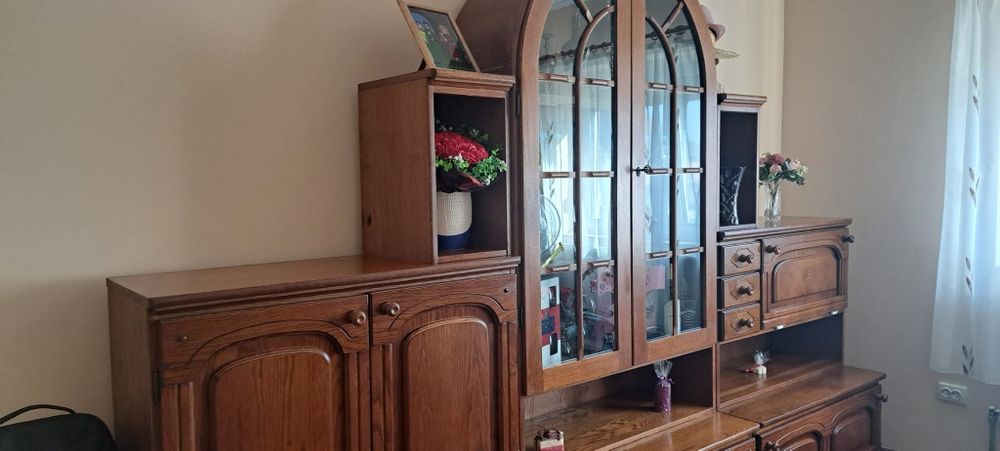 Vand mobila din lemn masiv