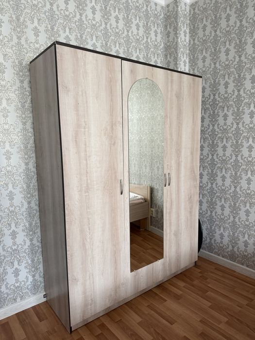 Спальный гарнитур, кровать и шкаф. Кровать 150х200