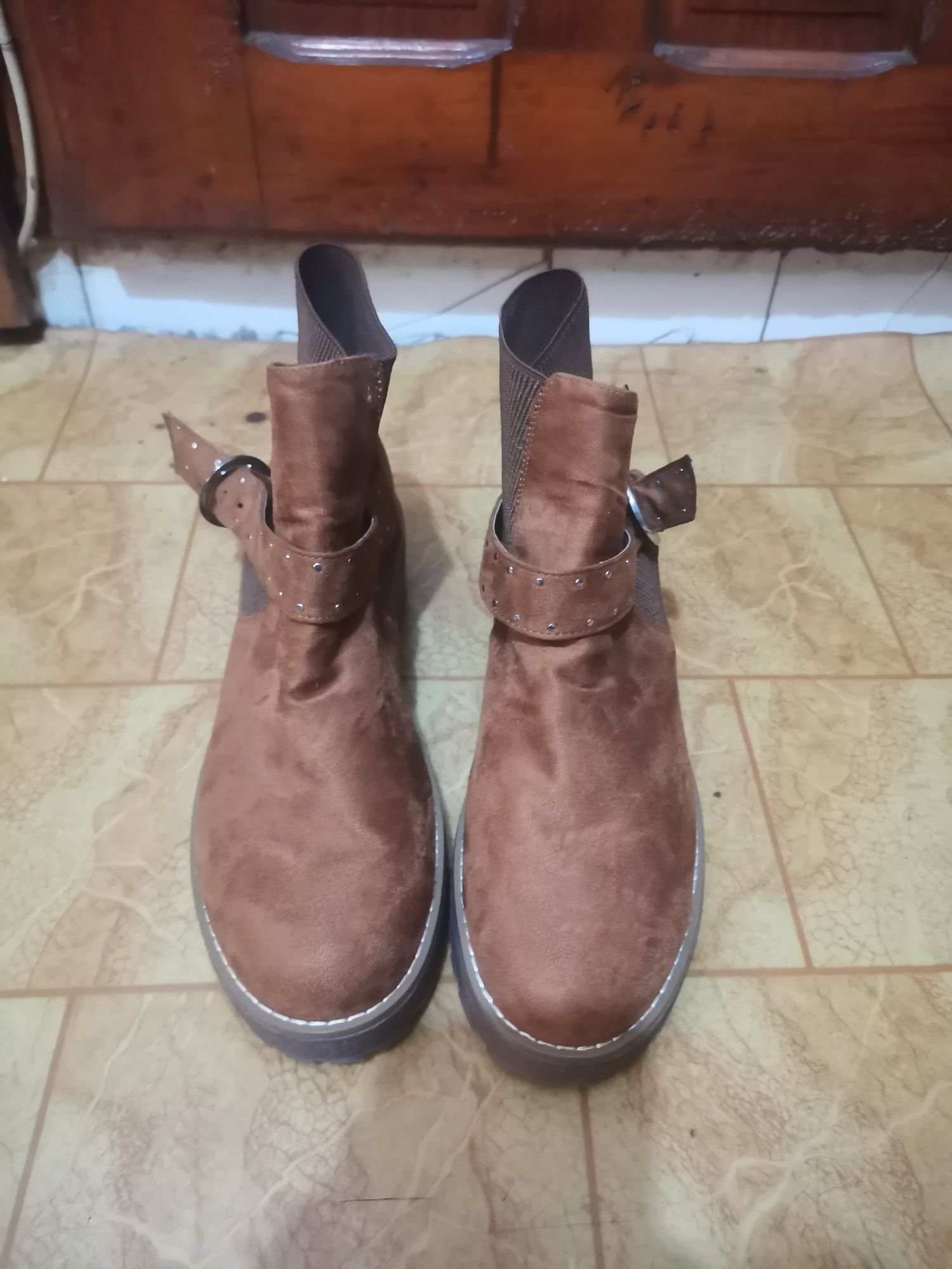 Ghete de damă noi