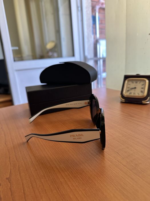 Ochelari de soare Prada