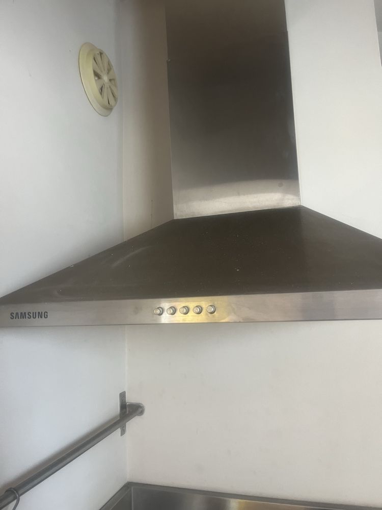Кухня с уреди Samsung и  фурна SMEG