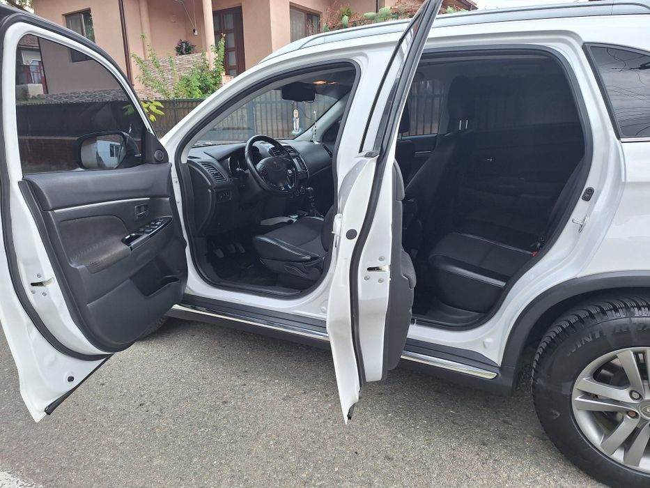 Vând Peugeot 4008 impecabil