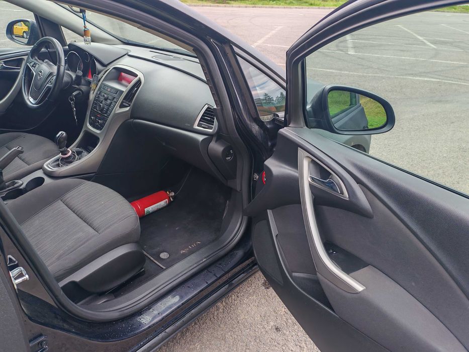 Opel Astra J 2011