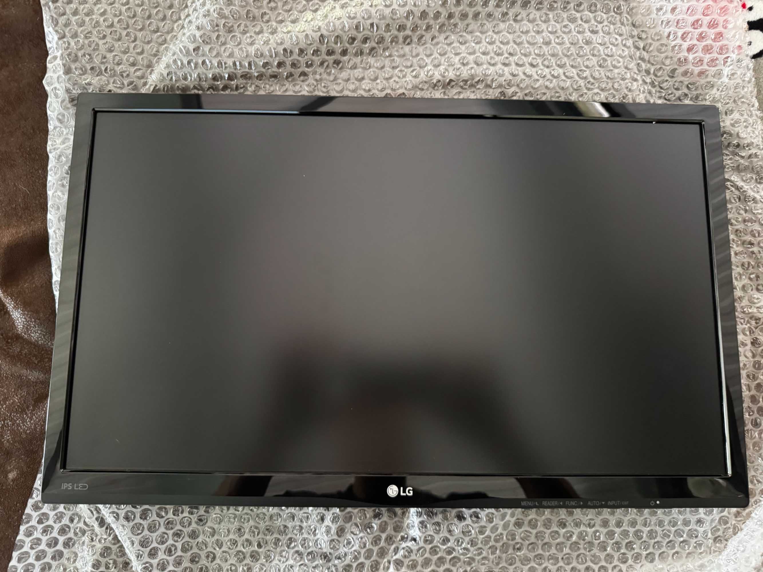 Продавам 2 монитора 2017 LG 23MP48HQ Full HD IPS LED