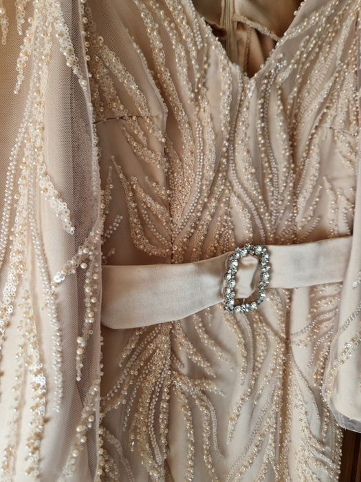 Vând rochie din dantelă