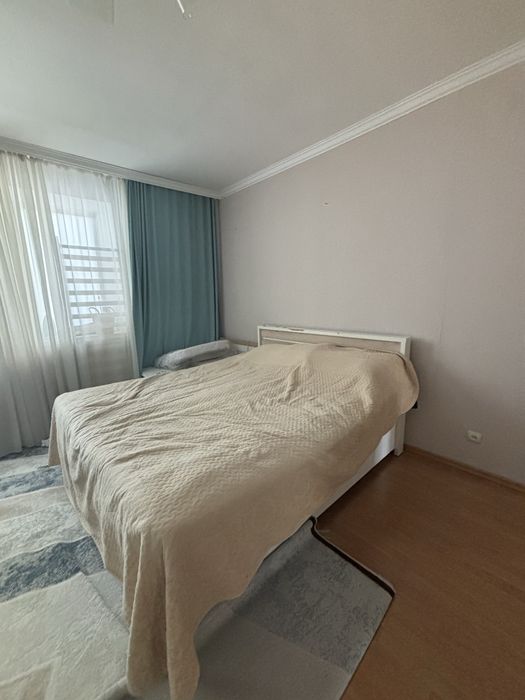 Срочно продам кровать двуспальную всего за 50000 вместе с матрасом