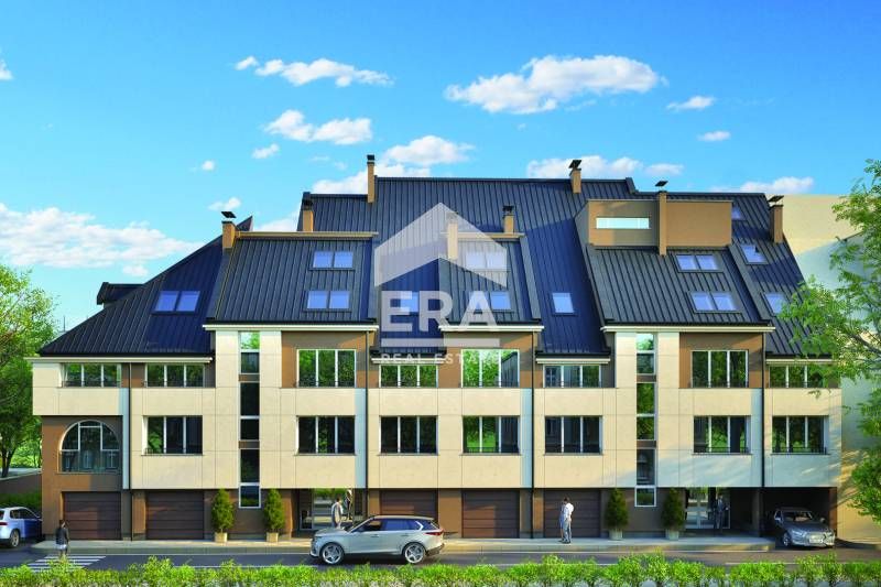 Продава се Двустаен апартамент в Русе, Център - 168 кв.м за 1650 €/кв.м - Снимка #1