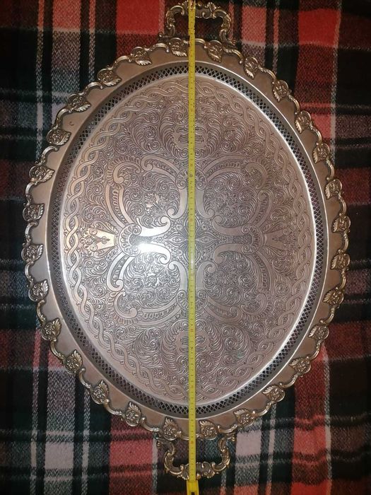 Tava alpaca argintat 87 x 60 x 23 cm gravata manual in Maroc anii '80