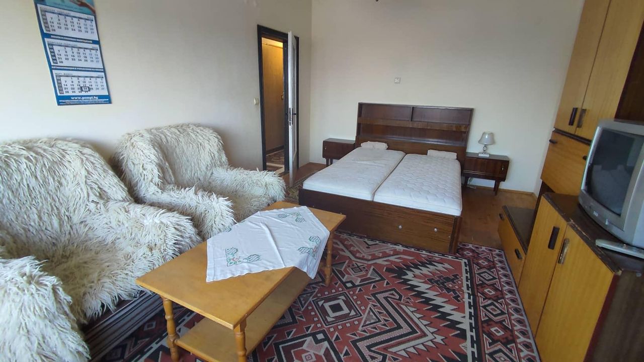 Дава се под наем Етаж от къща в Варна, Виница - 100 кв.м за 400 € - Снимка #1