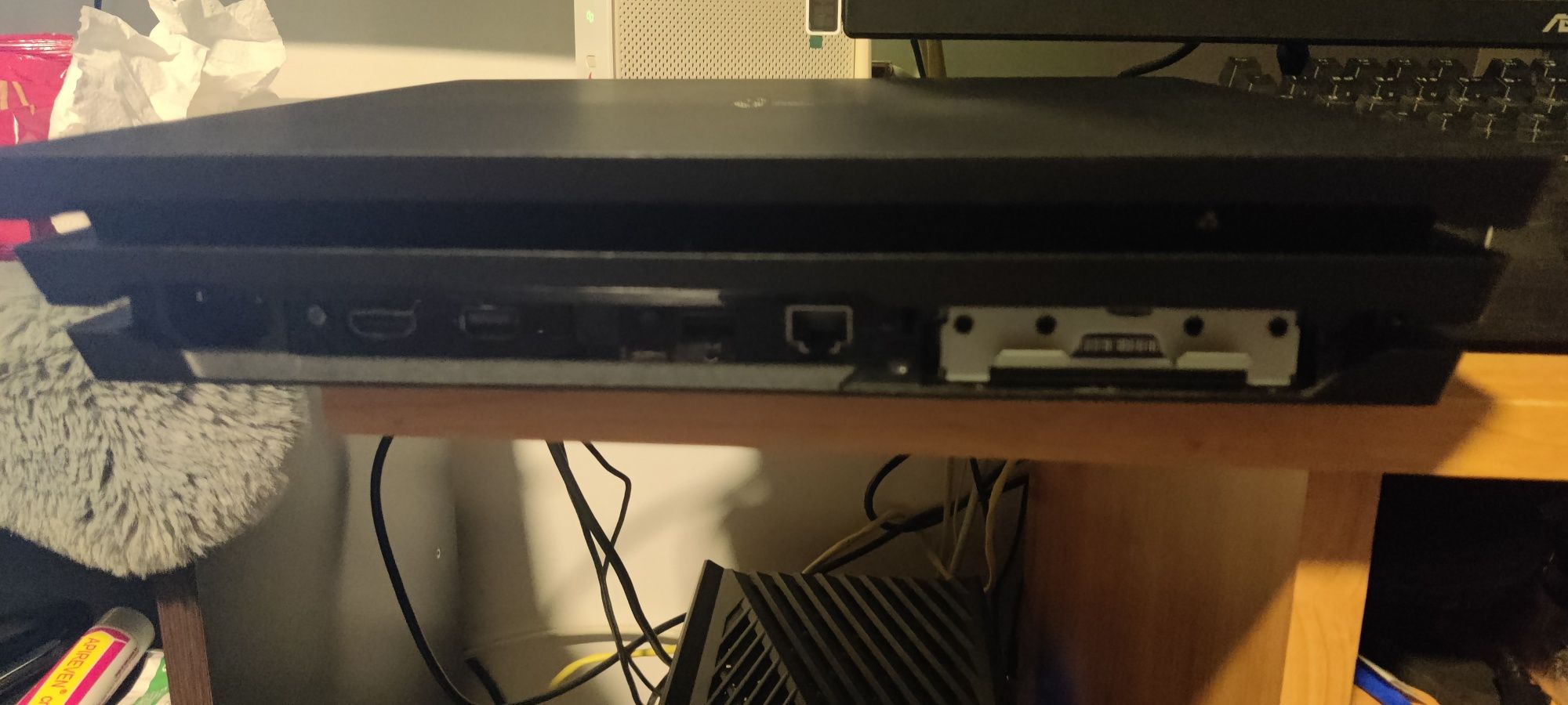 PS4 pro unitatea blue ray defectă