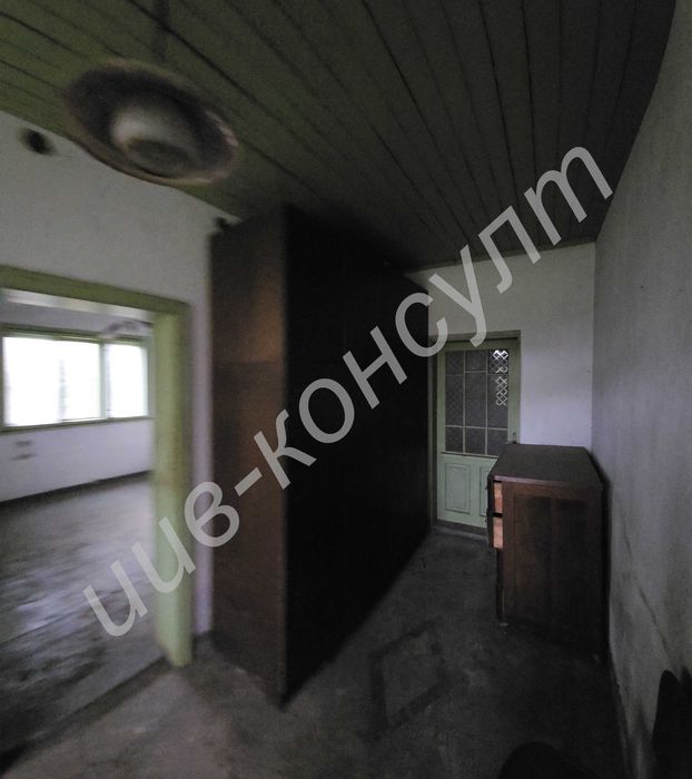 Двуетажна тухлена къща с търговски помещения, с. Ресен