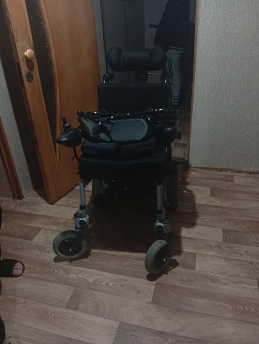 Продаю электрическую инвалидную коляску