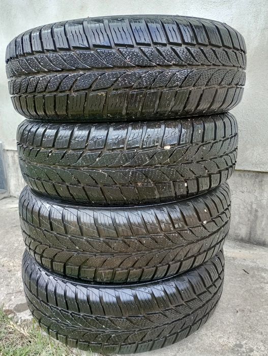 Vând cauciucuri pe 15 și pe 18