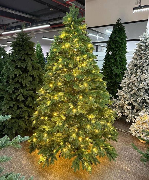 Искуственнве елки , игрушки , гирлянды