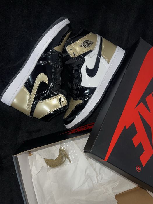 Air Jordan 1 Retro High OG Gold Toe