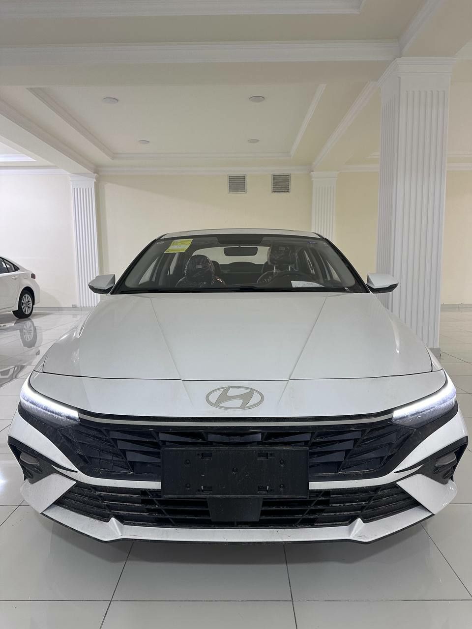 Hyundai Elantra 1.5 Atmosferniy
Lux reatayling varianti 2023