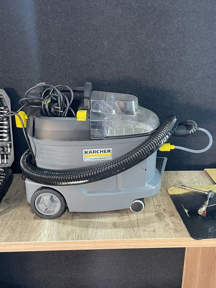 Aparat de curatat Karcher Puzzi 8/1
