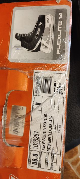 Коньки хоккейные