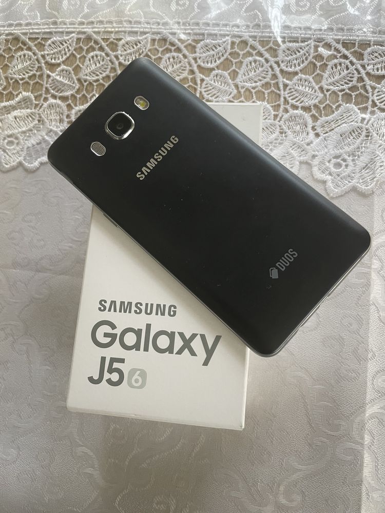 Продам SAMSUNG Galaxy J5 телефон.