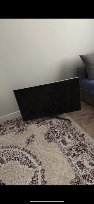 Телевизор Самсунг в хорошем состояний не использованный много