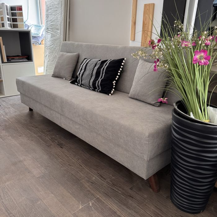 Разтвгатвлен диван, канапе