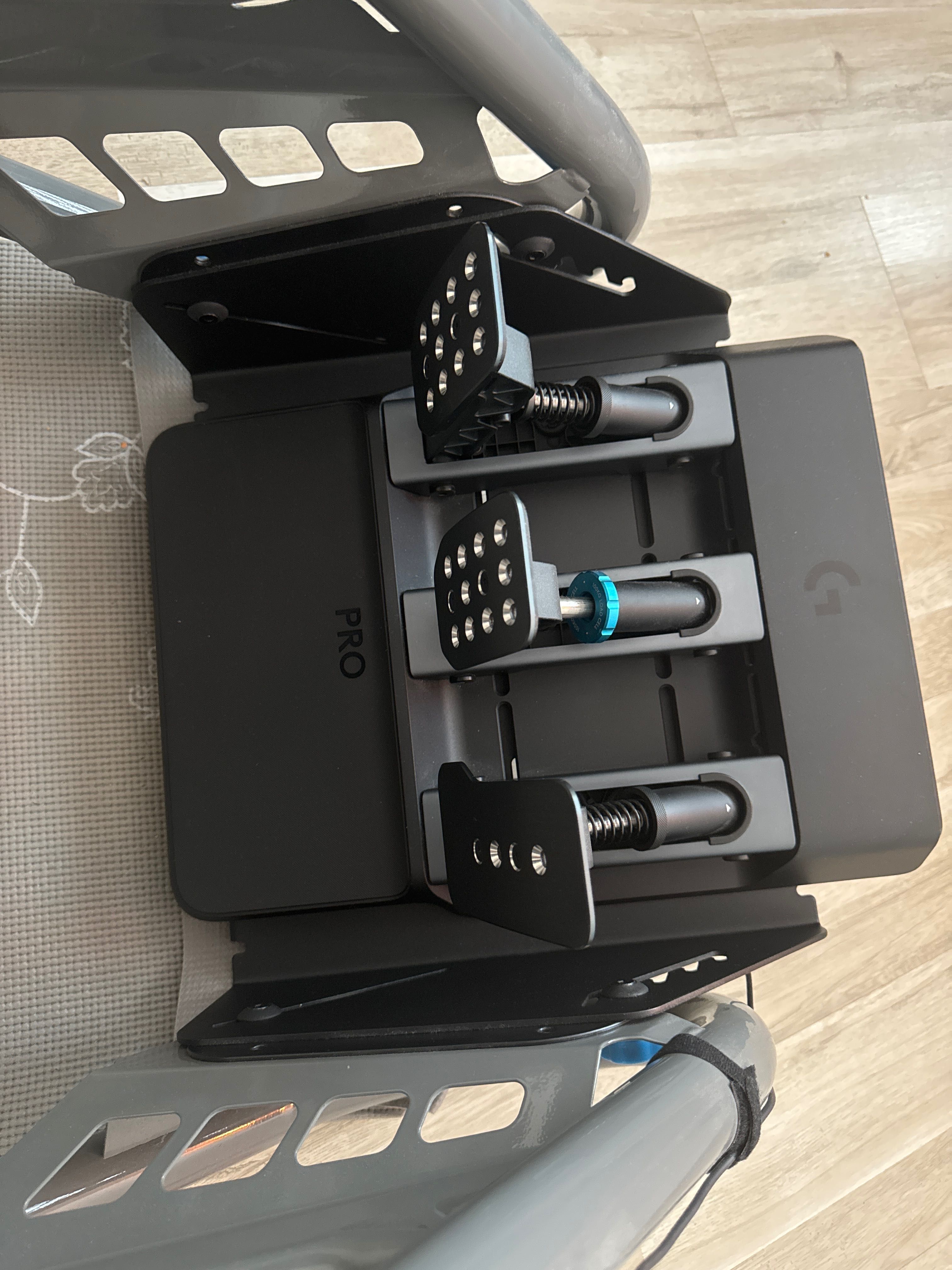 Продавам Simulator Logitech PRO Racing Wheel and Pedals
