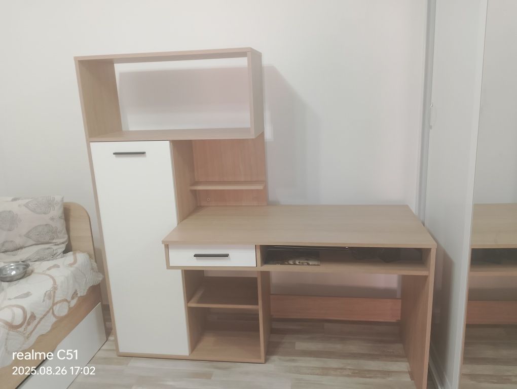 Продавам секция запазен