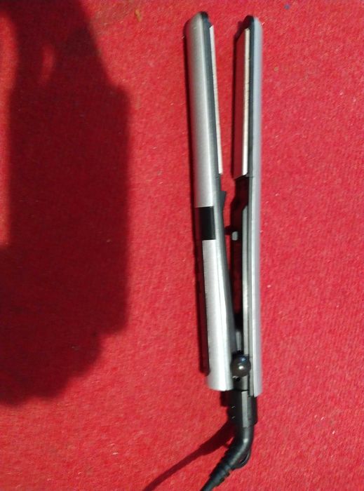 Маша преса Филипс за изправяне на коса