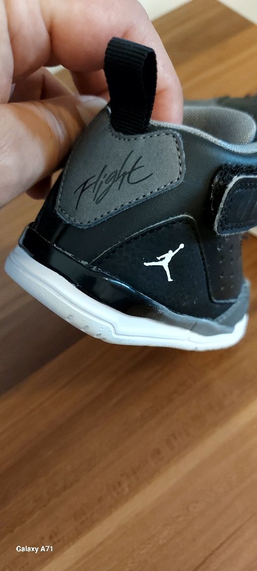 Детски маратонки Nike Air Jordan,безупречни.