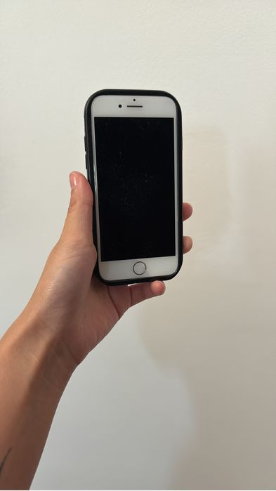 Продам Айфон 7