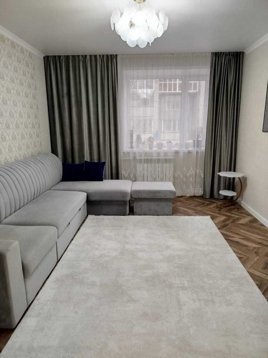 продам 3 комн квартиру в центре