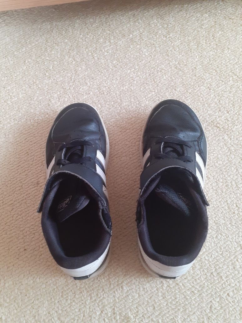 Adidas маратонки номер 33