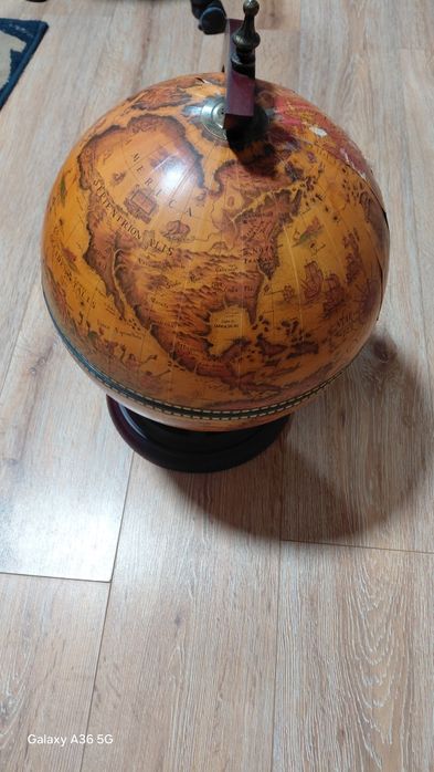 Vând bar glob pământesc