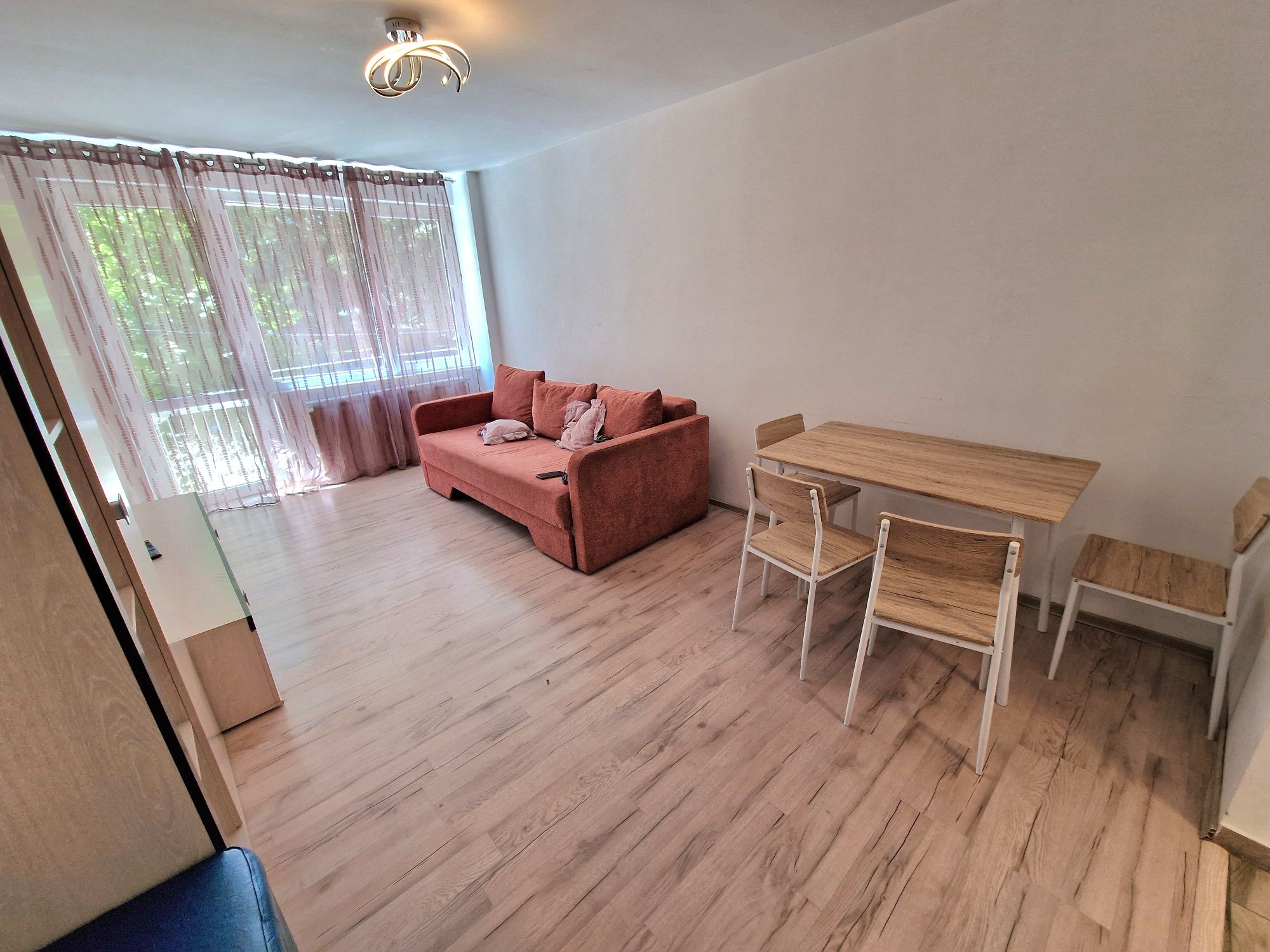 Închiriez 2 camere ultracentral