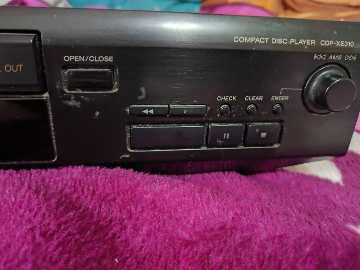 Vând compact disc player Sony
