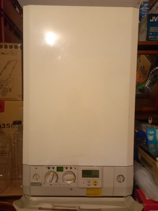 Vând centrala Junkers Bosch și pompa recirculare Bosch