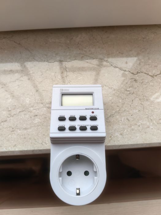 Електроннен таймер за контакт EMOS