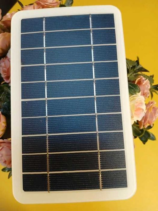 Încărcător solar pentru telefon