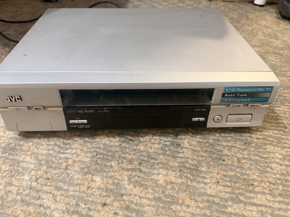 jvc видеокасета “не работи” с вдички кабели без оригинална курия