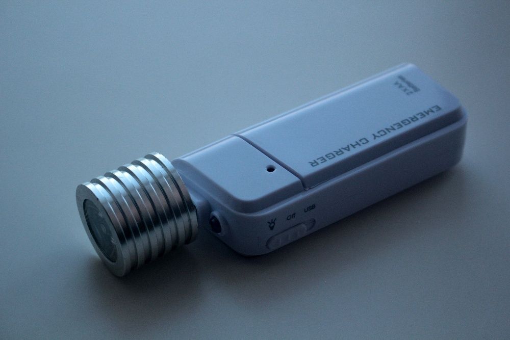 PowerBank питанием от 2xAA с фонариком USB.