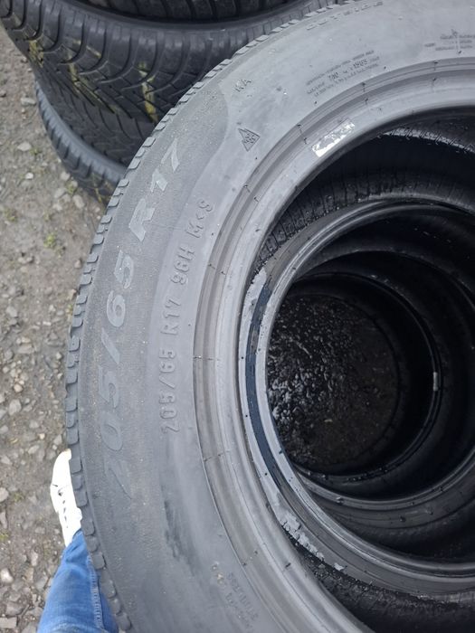 Vand 1 sau 2 sau set 4 anvelope 205 65 17 pireli iarna bune
