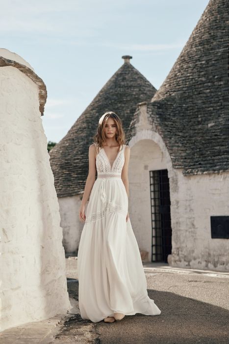 Vând rochie mireasă Ariamo Bridal boho hippie romantic liberty