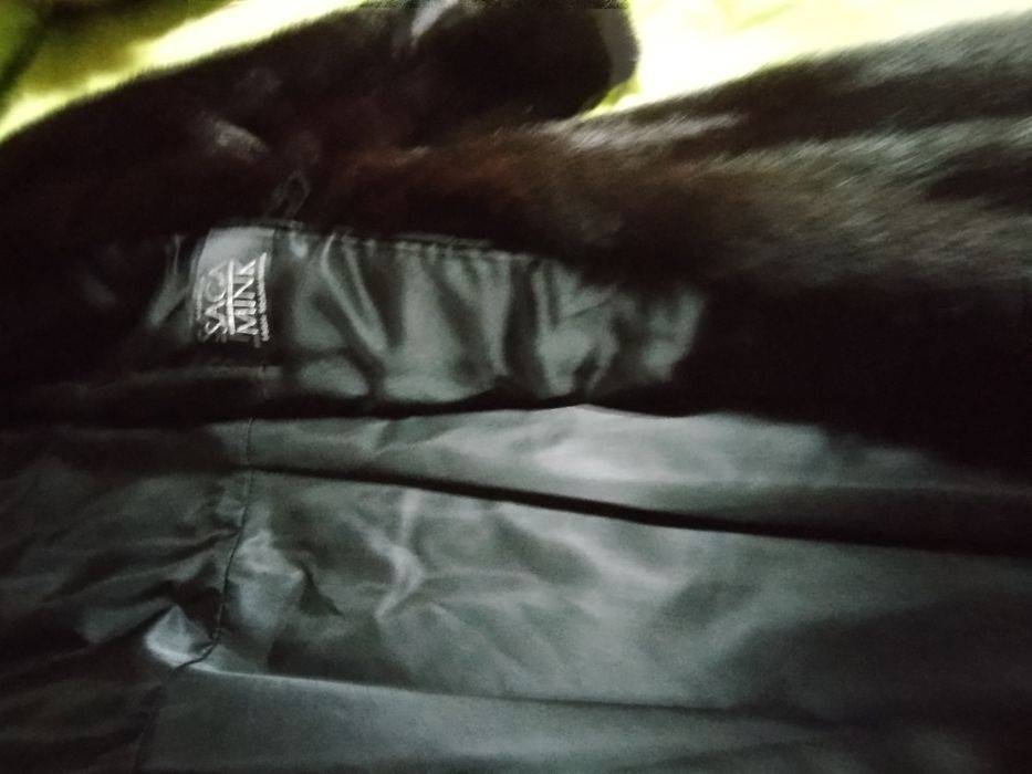 Vând haina de blană naturală