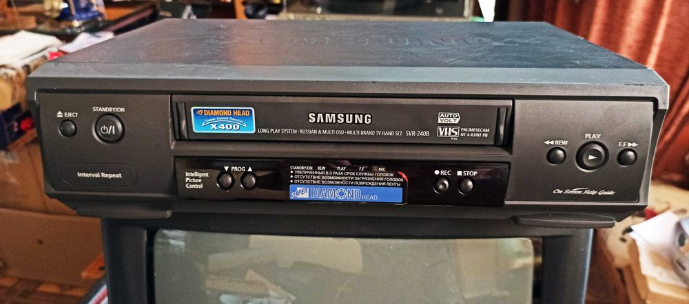 Видеомагнитофон "Samsung", с пультом.