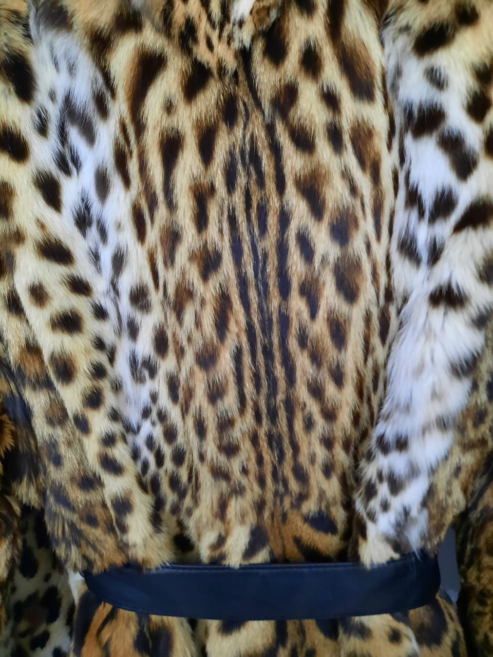 Красивая шуба леопардовая