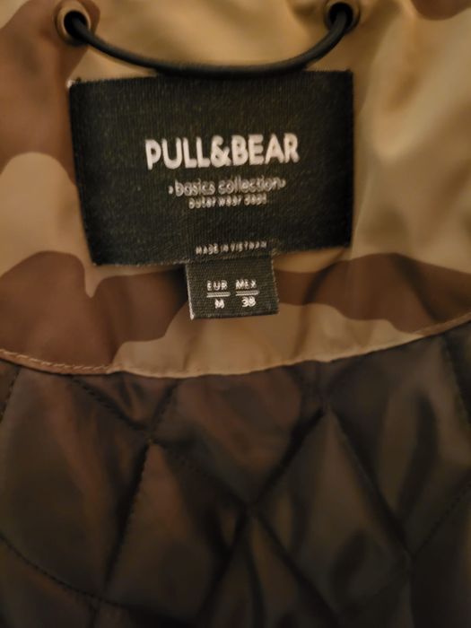 Geaca Pull&Bear kaki, army print, marimea M